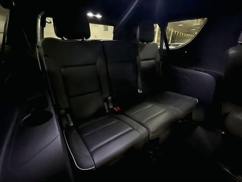 Used 2023 Chevrolet Suburban Premier image 25