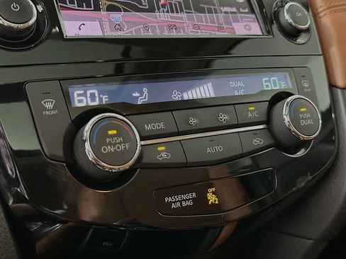 Used 2018 Nissan Rogue SL w/ Premium Package FWD image 18