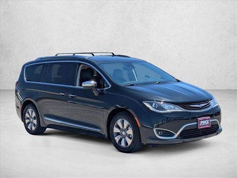 Used 2018 Chrysler Pacifica Limited w/ Advanced Safetytec Group FWD image 3