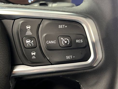 Used 2025 Jeep Wrangler Unlimited Sahara image 38