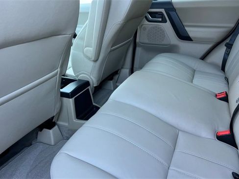 Used 2015 Land Rover LR2 HSE image 13