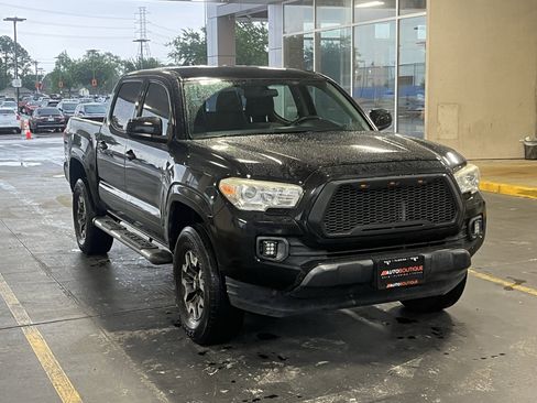 Used 2016 Toyota Tacoma SR RWD image 3