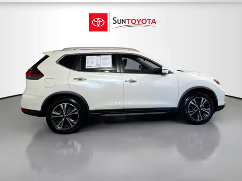Used 2019 Nissan Rogue SV w/ Premium Package image 2
