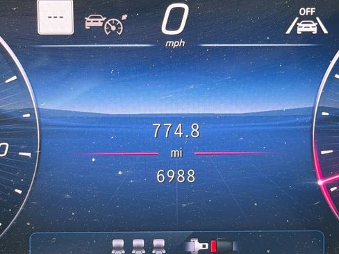 Used 2026 Mercedes-Benz GLC 300 image 4