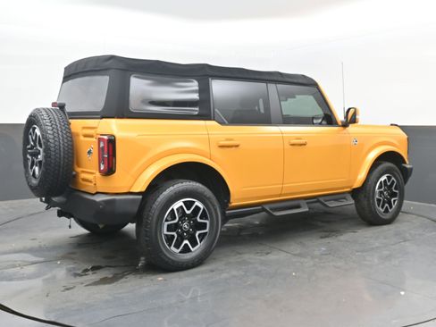 Used 2022 Ford Bronco Outer Banks image 9