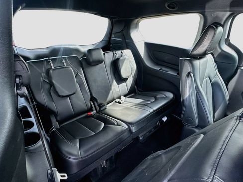 Used 2024 Chrysler Pacifica Limited FWD image 26