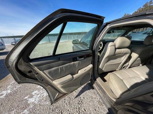 Used 1999 Cadillac Seville SLS w/ Personalization Pkg image 24