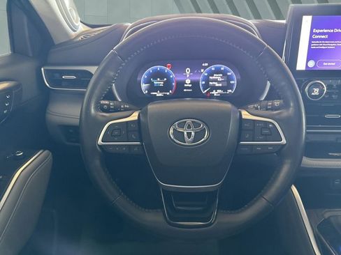 Used 2023 Toyota Highlander Platinum image 13