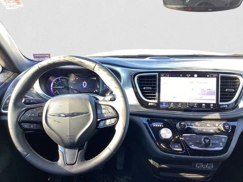 Certified 2024 Chrysler Pacifica Select image 9