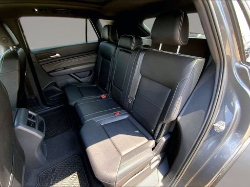 Certified 2023 Volkswagen Atlas Cross Sport SE w/ Panoramic Sunroof Package AWD/4WD image 25