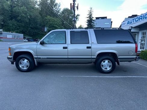 Used 1999 Chevrolet Suburban 4WD image 8