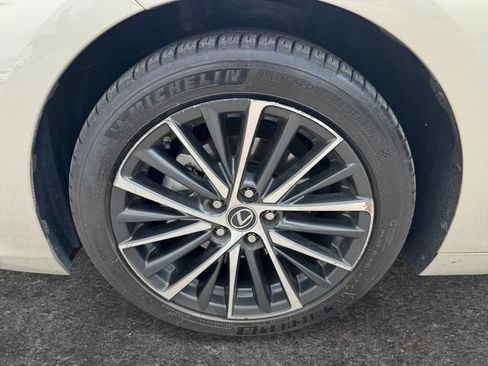 Used 2022 Lexus ES 350 w/ Premium Package FWD image 9