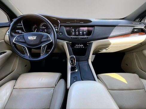 Used 2017 Cadillac XT5 Luxury w/ Driver Awareness Package image 7