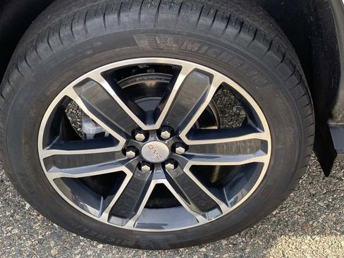 Used 2023 GMC Acadia SLT w/ Technology Package image 31