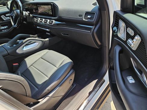 Used 2024 Mercedes-Benz GLS 450 4MATIC image 9
