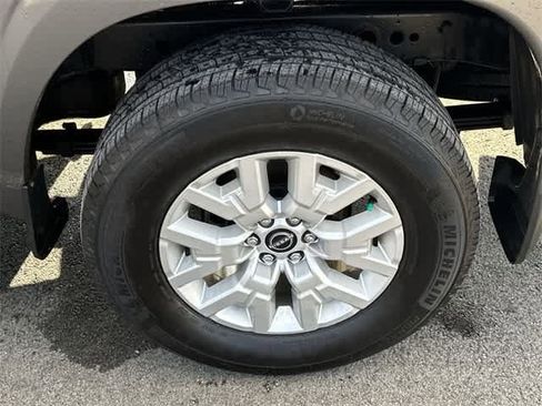 Used 2023 Nissan Frontier SV w/ SV Convenience Package image 5