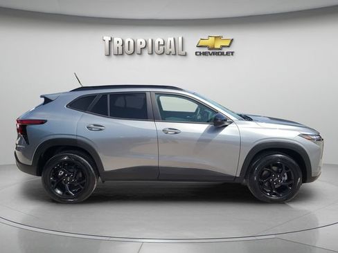 New 2026 Chevrolet Trax LT w/ Midnight Edition FWD image 8