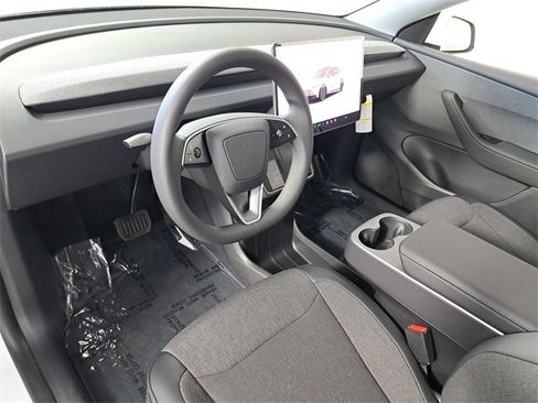 Used 2026 Tesla Model Y 2WD image 17