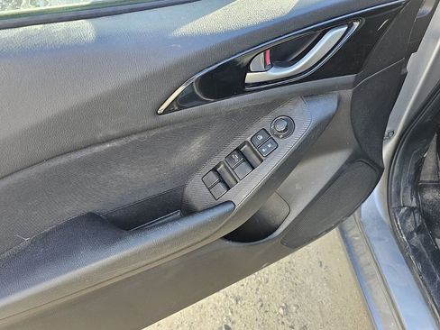 Used 2014 MAZDA MAZDA3 i Sport image 11