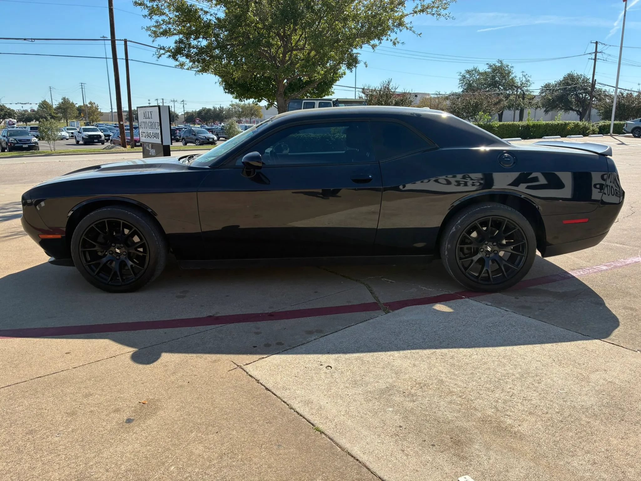 Used 2019 Dodge Challenger SXT w/ Blacktop Package AWD/4WD image 4
