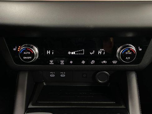 New 2025 Mitsubishi Outlander SE image 25