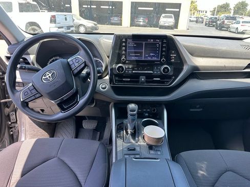 Used 2020 Toyota Highlander L AWD/4WD image 10