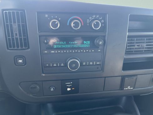 Used 2017 Chevrolet Express 2500 image 18