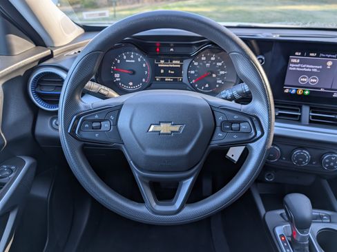 Used 2024 Chevrolet Trax LS w/ LS Convenience Package FWD image 22