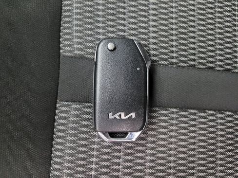 Used 2023 Kia Sorento LX FWD image 32