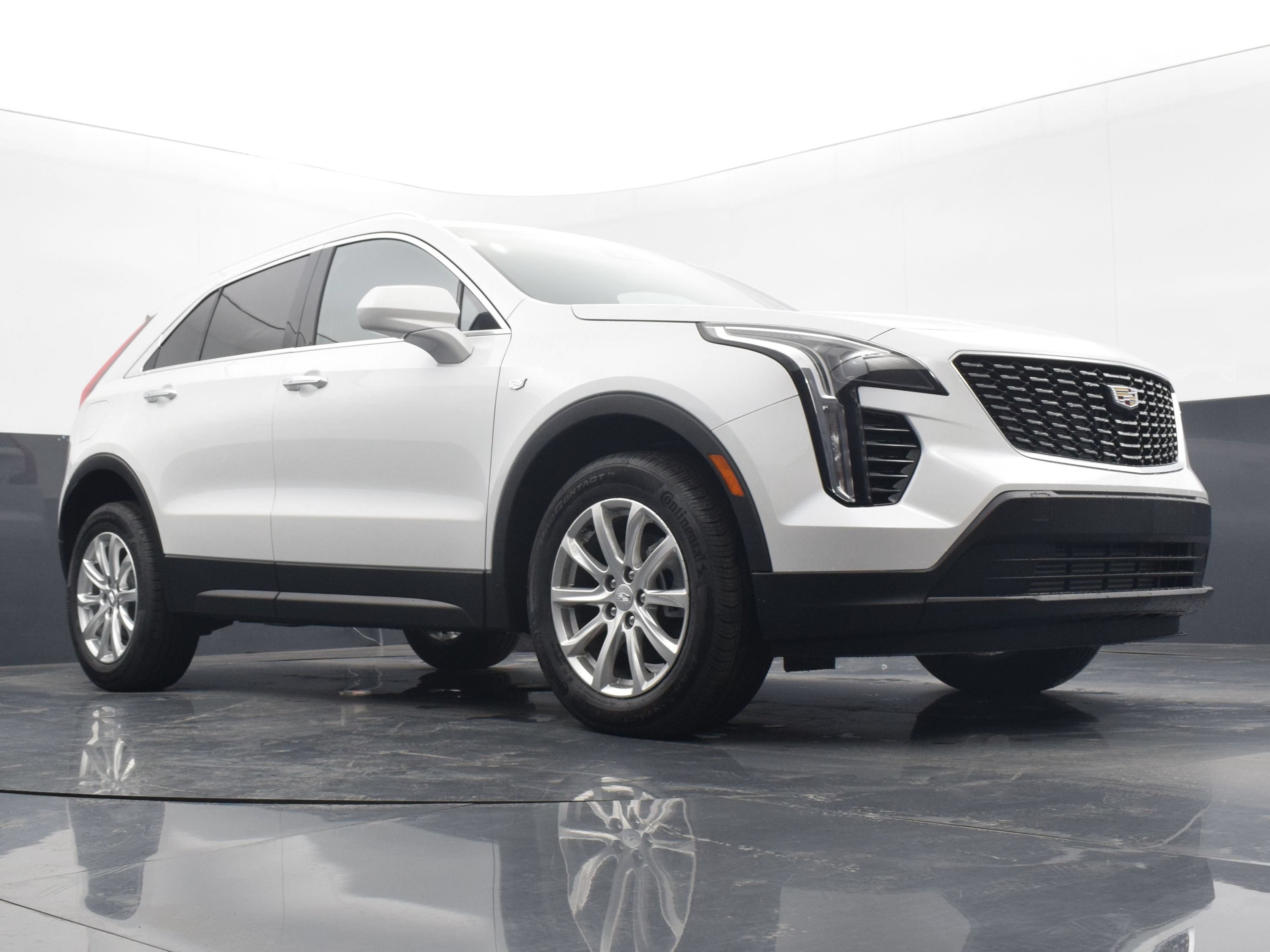 Used 2023 Cadillac XT4 Luxury w/ Cold Weather Package AWD/4WD image 21