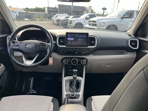 Used 2022 Hyundai Venue SEL FWD image 30
