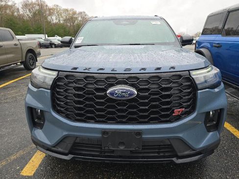 Used 2025 Ford Explorer ST AWD/4WD image 3
