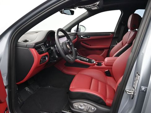 New 2026 Porsche Macan GTS image 4