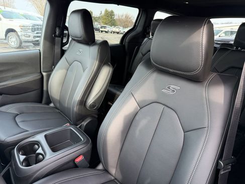 New 2026 Chrysler Pacifica Select w/ S Appearance Package image 19