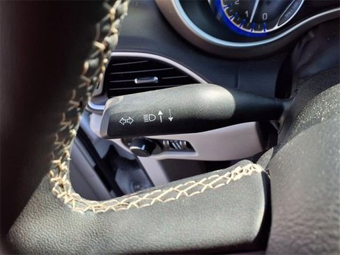 Used 2022 Chrysler Voyager LX image 11