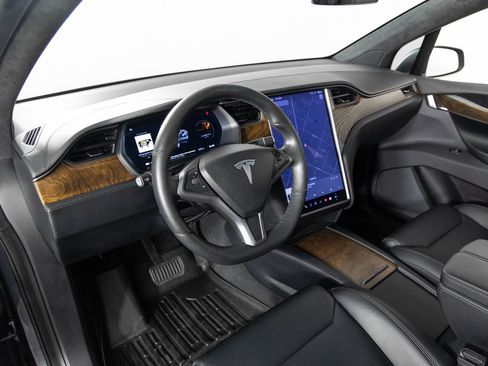 Used 2019 Tesla Model X 75D image 13