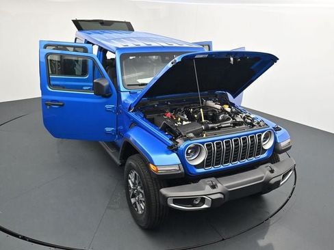 Used 2025 Jeep Wrangler Unlimited Sahara AWD/4WD image 40