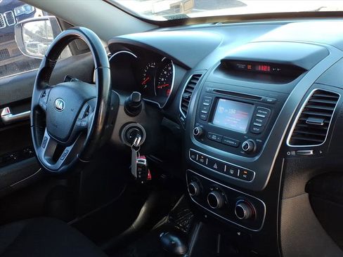 Used 2015 Kia Sorento LX image 9