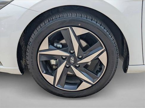 Used 2023 Hyundai Elantra Limited image 25