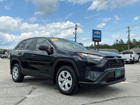 Used 2023 Toyota RAV4 LE AWD/4WD image 2