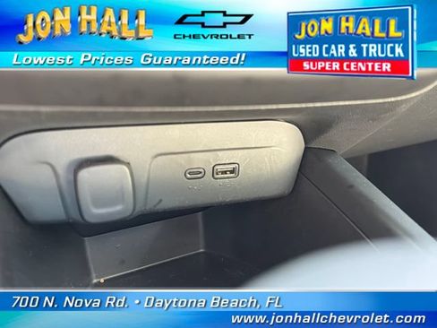 Used 2024 Chevrolet Trax RS w/ Sunroof Package FWD image 26