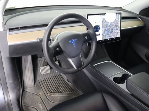 Used 2021 Tesla Model Y Long Range image 7