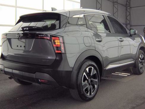 Used 2025 Nissan Kicks SV w/ SV Premium Package image 3