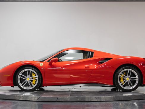 Used 2016 Ferrari 488 Spider image 29