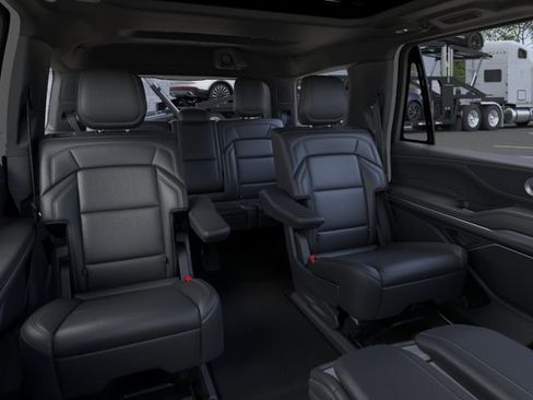 New 2026 Lincoln Navigator Reserve w/ Jet Appearance Package AWD/4WD image 11