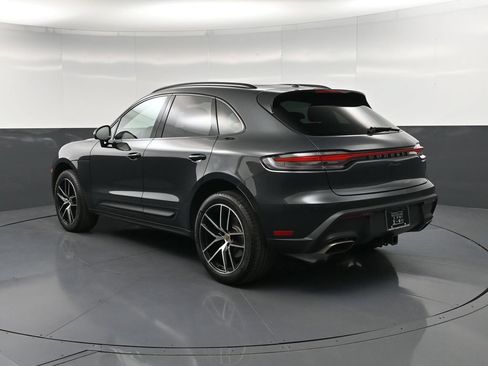 Certified 2026 Porsche Macan AWD/4WD image 3
