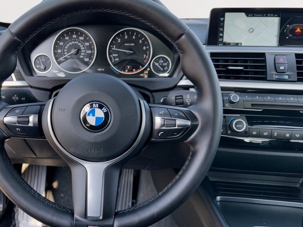 Used 2017 BMW 320i xDrive Sedan AWD/4WD image 10