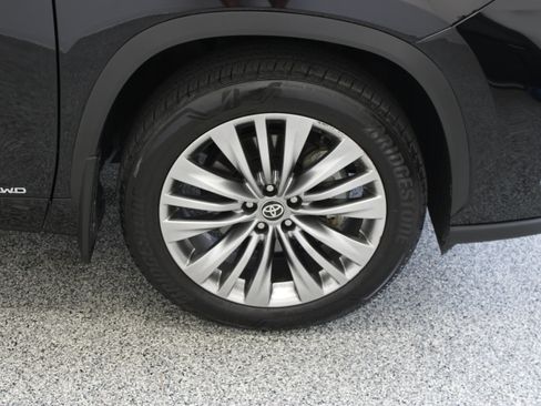 Used 2026 Toyota Highlander Platinum AWD/4WD image 5
