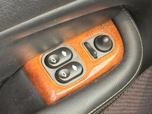 Used 2004 Jaguar XK8 Convertible RWD image 31