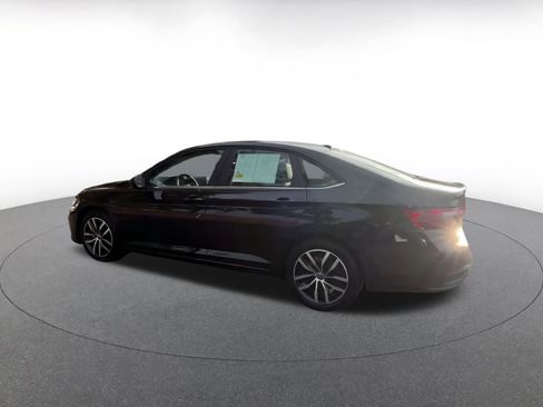 Used 2025 Volkswagen Jetta SE image 10